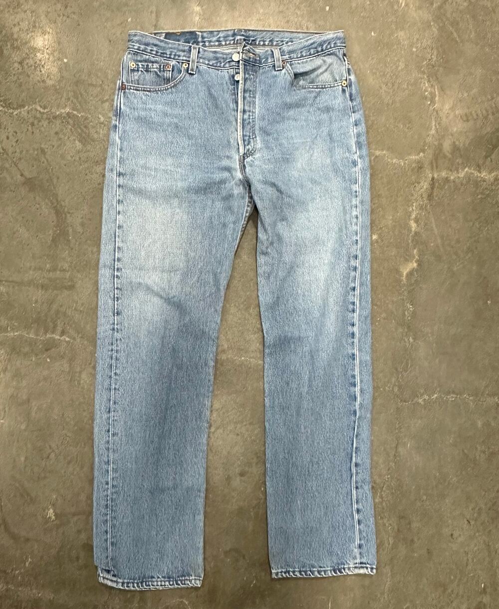 Vintage USA Made Levis 501 Button Fly Straight Leg Light Wash Jeans Mens W36 L32